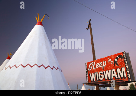 Tipi et 'SLEEP' dans un Wigwam Motel Wigwam, signe, Holbrook, Arizona USA Banque D'Images