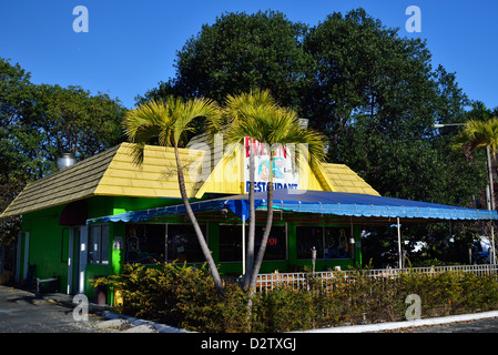 En dehors de peintes de couleurs vives d'un restaurant local. Key Largo, Floride, USA. Banque D'Images