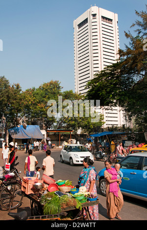 Mumbai ( Bombay ) Inde Slum World Trade Center Colaba Banque D'Images