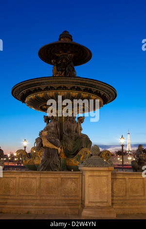 Fontaine de la place de la concorde, Paris, Ile de France, France Banque D'Images