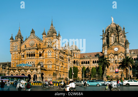 La gare Chhatrapati Shivaji terminus Gare Victoria ( ) Mumbai ( Bombay ) de l'architecture néo-gothique victorienne Inde Banque D'Images