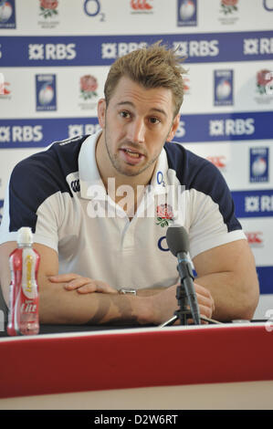 Chris Robshaw (Flanker) lors d'une conférence de presse tenue à la veille du Championnat de Six Nations et un match contre l'Ecosse Banque D'Images