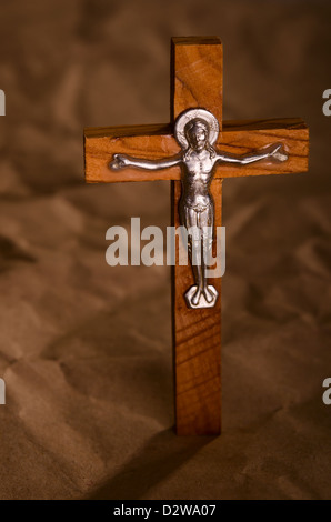 Croix de bois crucifié avec Jésus Christ vintage background Banque D'Images