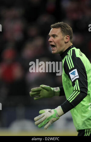 Gardien de Munich Manuel Neuer gestes pendant le match de football de la Bundesliga entre FSV Mainz 05 et le Bayern de Munich à la Coface Arena à Mainz, Allemagne, 02 février 2013. Mayence perd le match 0-3. Photo : FREDRIK VON ERICHSEN Banque D'Images