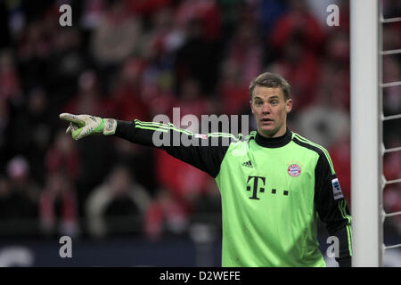 Gardien de Munich Manuel Neuer gestes pendant le match de football de la Bundesliga entre FSV Mainz 05 et le Bayern de Munich à la Coface Arena à Mainz, Allemagne, 02 février 2013. Mayence perd le match 0-3. Photo : FREDRIK VON ERICHSEN Banque D'Images