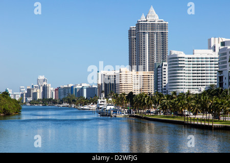 Hôtels Miami Beach comme vu à partir de la 41e Rue, USA Banque D'Images