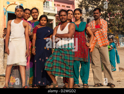 Portrait de famille indienne, Varanasi, Inde Banque D'Images
