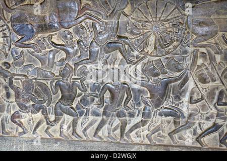 Détail de bas-relief dans une des galeries du Temple d'Angkor Wat, au Cambodge, en Asie (UNESCO) Banque D'Images