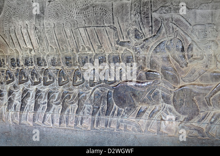 Détail de bas-relief dans une des galeries du Temple d'Angkor Wat, au Cambodge, en Asie (UNESCO) Banque D'Images