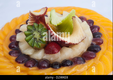 Closeup détail de fruits frais tarte sur un fond blanc contre isolés Banque D'Images