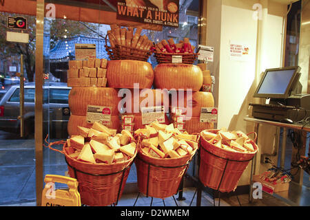 Le 27 novembre 2012 - New York, NY, États-Unis - une vue sur l'intérieur de Murray, le fromage dans le West Village, tourné le 27 novembre 2012. (Crédit Image : © Rahav Segev/ZUMAPRESS.com) Banque D'Images