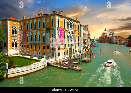 Le Grand Canal du Ponte dell'Accademia de Venise, au coucher du soleil Banque D'Images