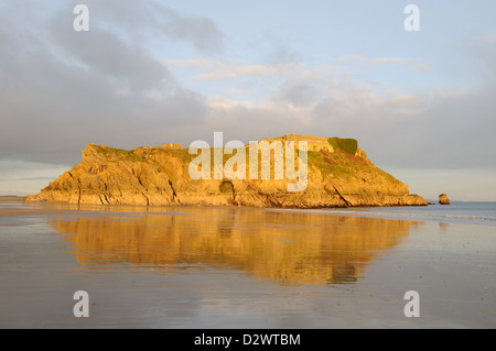 St Catherines Island Fort tard en soirée light South Beach Tenby, Pembrokeshire Wales Cymru UK GO Banque D'Images