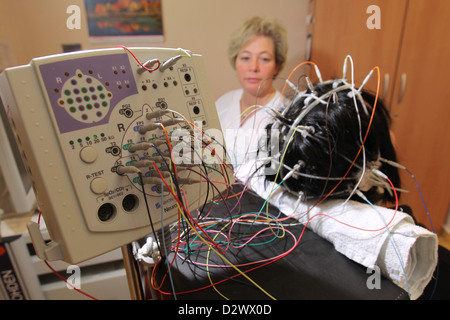 Flensburg, Allemagne, chez un patient, un EEG written Banque D'Images