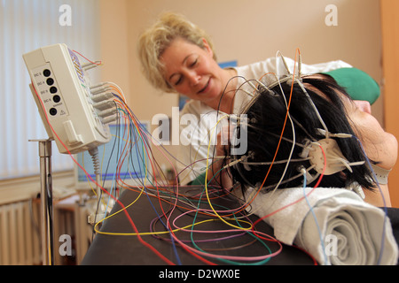 Flensburg, Allemagne, chez un patient, un EEG written Banque D'Images