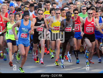 Mitja- Demi-marathon Granollers (Barcelone, Espagne. 3 février, 2013) Sortie de la demi-marathon Banque D'Images