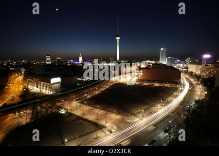 Berlin, Allemagne, vue sur la ville avec la tour de télévision de nuit Banque D'Images