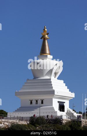 Flèche d'or au sommet d'un temple bouddhiste près de Benalmadena Costa del Sol Banque D'Images