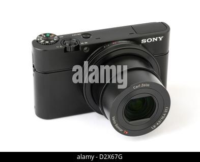 Sony Cyber-Shot DSC-RX100 appareil photo compact avec l'étendue de l'objectif Banque D'Images