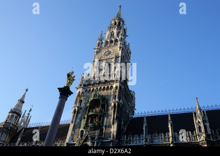 Munich, Allemagne, le nouvel hôtel de ville et la Marienplatz en Mariensaeule Banque D'Images