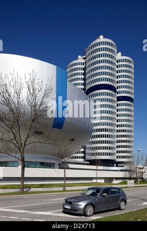 Munich, Allemagne, siège de BMW et le Musée BMW Banque D'Images