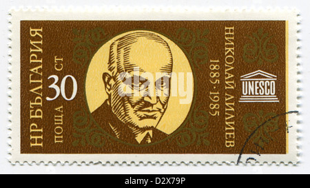 Bulgarie - circa 1985 : timbres-poste imprimés en Bulgarie dédié à Nikolay Liliev (1885-1960), poète bulgare, vers 1985. Banque D'Images