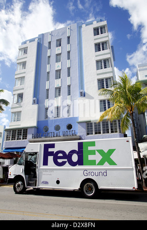 Camion FedEx Ground, Ocean Drive, à South Beach, Miami, Floride, USA Banque D'Images