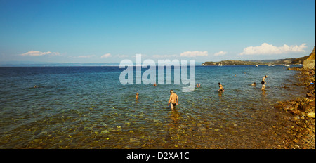 Les nageurs de prendre un bain à Piran Banque D'Images