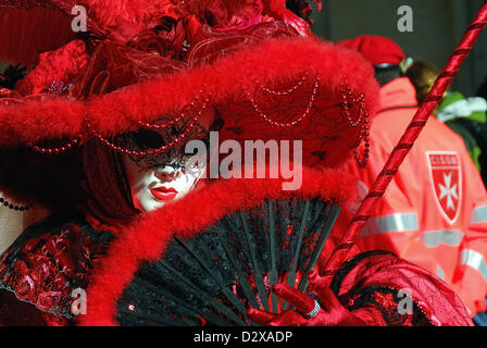 Février 3th, 2013 : Carnaval de Venise 2013. Les rues de Venise sont grouillantes de gens habillés de fantaisie colorée. Le Carnaval 2013 a ouvert le 26 janvier et se terminera le 12 février. Cette année le thème du carnaval est "Vivre en couleur." Banque D'Images