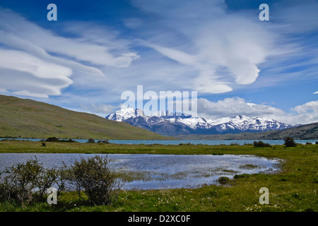 Laguna Azul et Los Torres, Parc National Torres del Paine, Patagonie, Chili Banque D'Images