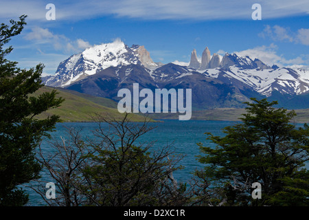 Laguna Azul et Los Torres, Parc National Torres del Paine, Patagonie, Chili Banque D'Images