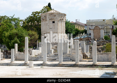 Athènes. La Grèce. Vue de la partie de l'élégant péristyle ionique qui a compris l'espace ouvert de l'ancienne Agora romaine. Banque D'Images