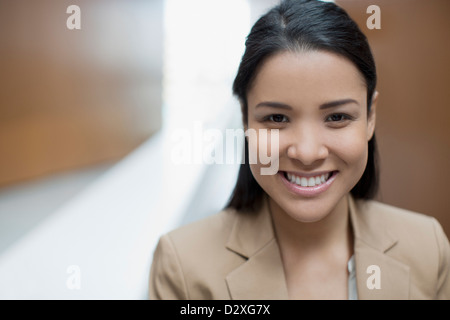 Close up portrait of smiling businesswoman Banque D'Images