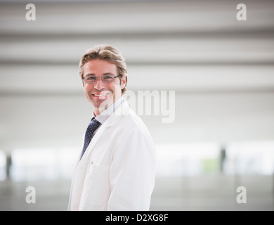 Portrait of smiling doctor Banque D'Images