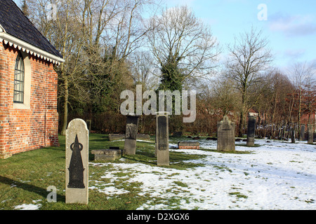 Les pierres tombales de l'ancien cimetière de Wedde (Pays-Bas) Banque D'Images