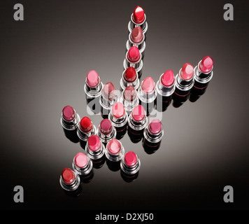 Multicolor lipsticks forming yen symbol Banque D'Images