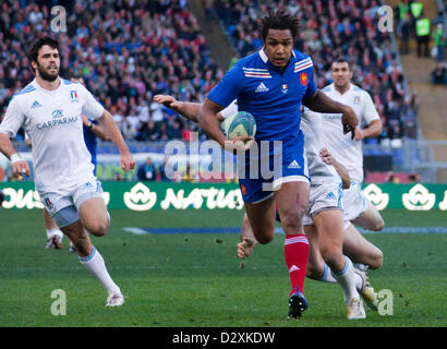 Le 3 février 2013. Rome, Italie. Six Nations de rugby. L'Italie contre la France. Benjamin Fall résultats pour la France à la 33e minute contre l'Italie dans les Six Nations. Banque D'Images