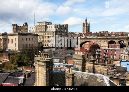 Vue depuis le pont Tyne les toits et quai et zones latérales de Newcastle Upon Tyne, Tyne and Wear, Royaume-Uni Banque D'Images