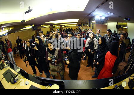 Téhéran, Iran : les photographes en attente de conférence de presse au jour 2 de la 31ème Festival du Film Fajr International le 1 février 2013 à Téhéran, Iran. Organisé par le ministère de la Culture et de l'orientation islamique, le Festival du film est le film le plus important événement dans le pays. (Photo par Gallo Images / Amin Mohammed Jamali) Banque D'Images