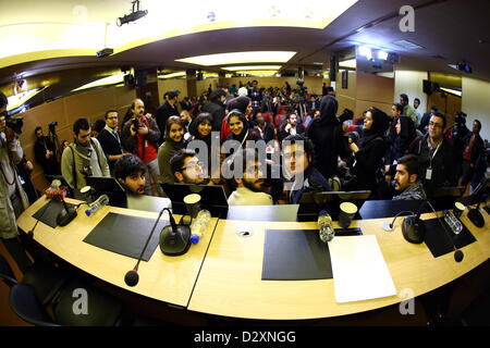 Téhéran, Iran : les photographes en attente d'une conférence de presse au jour 2 de la 31ème Festival du Film Fajr International le 1 février 2013 à Téhéran, Iran. Organisé par le ministère de la Culture et de l'orientation islamique, le Festival du film est le film le plus important événement dans le pays.(Photo de Gallo Images / Amin Mohammed Jamali) Banque D'Images