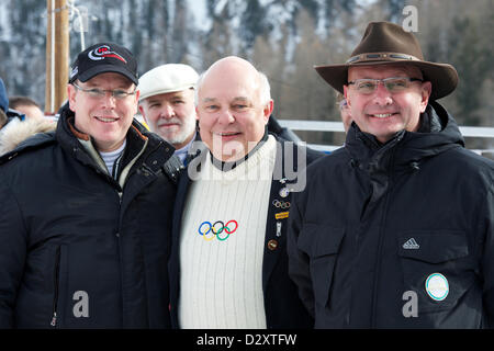 De gauche : SAR Albert Grimaldi, Rolf Sachs (Président), Ivo SMBC Feriani (Président FIBT) Bob 4 2013 Championnats du Monde de la FIBT Homme sur l'Olympia Bob Run à Saint Moritz, 3 février 2013 fotoSwiss.com/cattaneo Photocredit : Banque D'Images