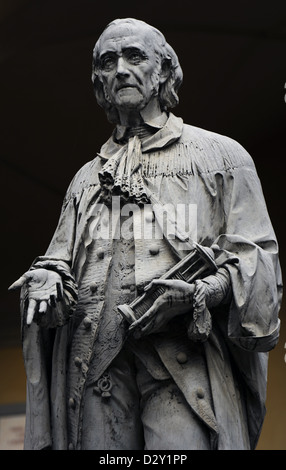 Alessandro Volta (1745-1827). Le physicien italien. Statue. L'Université de Pavie. L'Italie. Banque D'Images