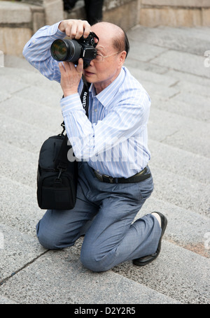 La prise de photo de touristes chinois sur les mesures de ruines de la cathédrale Saint-Paul, à Macao, Chine. Banque D'Images