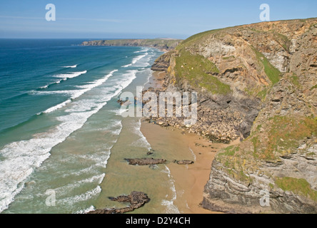 Nord depuis la Carnewas Point Point vers Pendarves et Bedruthan Steps sur la côte nord des Cornouailles Banque D'Images