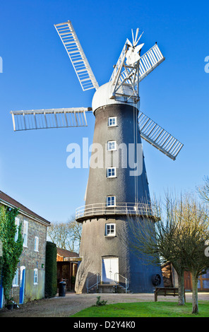 Moulin à vent restauré peint noir distinctif avec cinq voiles Alford Lincolnshire England UK GB EU Europe Banque D'Images