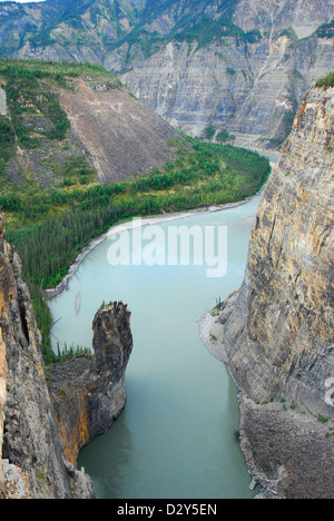 'La Porte' et Pulpit Rock de troisième Canyon, rivière Nahanni, Territoires du Nord-Ouest, Canada. Banque D'Images