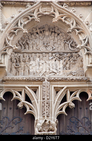 KOSICE - 3 janvier : soulagement de la scène du Jugement dernier de portail nord de la cathédrale gothique Saint Elizabeth Banque D'Images