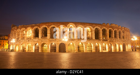 Vérone - Arena de crépuscule Banque D'Images