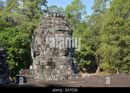 Quatre visages tour dans le temple Bayon, Angkor Thom, au Cambodge Banque D'Images