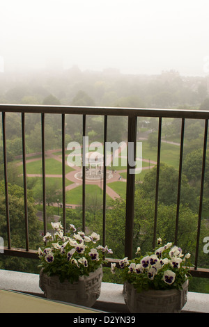 Depuis le balcon d'un condo sur la politique commune de Tremont, on peut voir le kiosque de Parkman gazebo. Banque D'Images